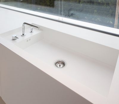 solid-alpine-white-private-house-bavaria-8